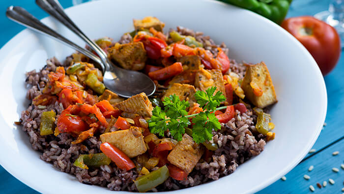 Photo de Riz complet aux légumes et tofu